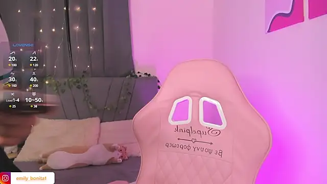 Snapshot of emy_bonita1 chatting on January 14, 1:15 am emy bonita1 online show from January 14, 1:15 am