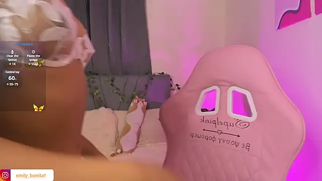 Snapshot of emy_bonita1 chatting on January 25, 2:15 am emy bonita1 online show from January 25, 2:15 am