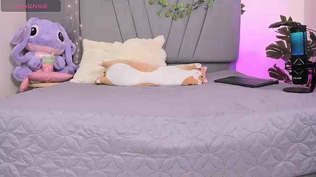 Snapshot of emy_bonita1 chatting on February 27, 2:21 am emy bonita1 online show from February 27, 2:21 am