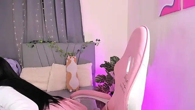 Snapshot of emy_bonita1 chatting on March 6, 12:10 am emy bonita1 online show from March 6, 12:10 am