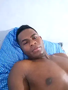 Snapshot of alexsadre chatting on December 23, 11:47 am alexsadre online show from December 23, 11:47 am
