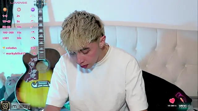 Snapshot of lil_tay_ chatting on January 6, 8:18 pm lil tay online show from January 6, 8:18 pm