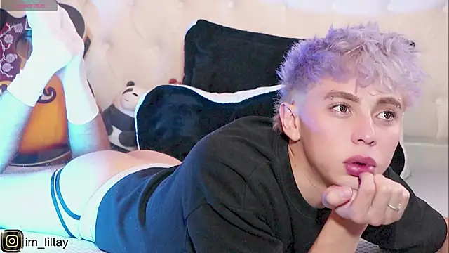 Snapshot of lil_tay_ chatting on January 8, 5:26 pm lil tay online show from January 8, 5:26 pm