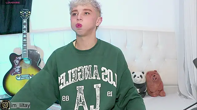 Snapshot of lil_tay_ chatting on January 11, 11:02 am lil tay online show from January 11, 11:02 am