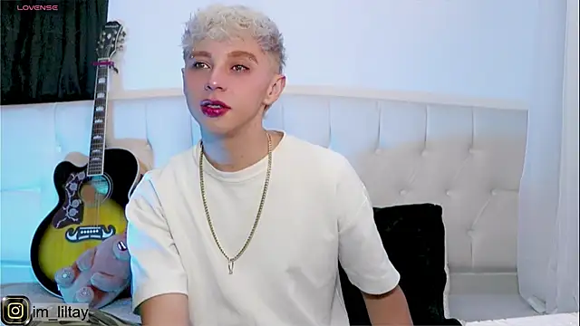 Snapshot of lil_tay_ chatting on January 12, 1:48 pm lil tay online show from January 12, 1:48 pm