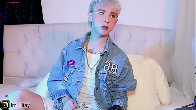Snapshot of lil_tay_ chatting on February 17, 3:15 am lil tay online show from February 17, 3:15 am