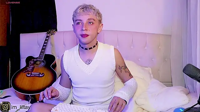 Snapshot of lil_tay_ chatting on February 21, 2:28 am lil tay online show from February 21, 2:28 am