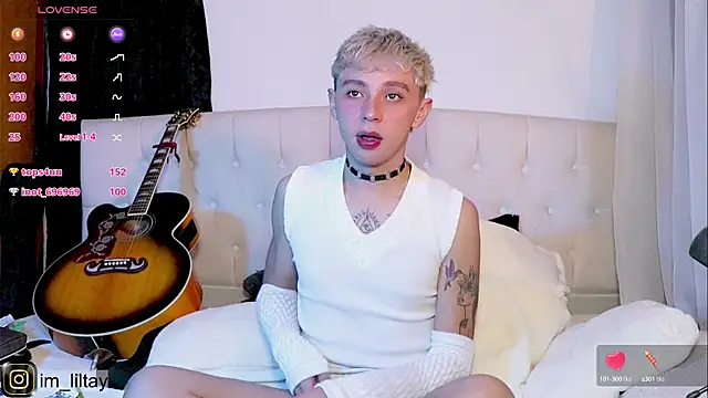 Snapshot of lil_tay_ chatting on February 21, 5:35 am lil tay online show from February 21, 5:35 am