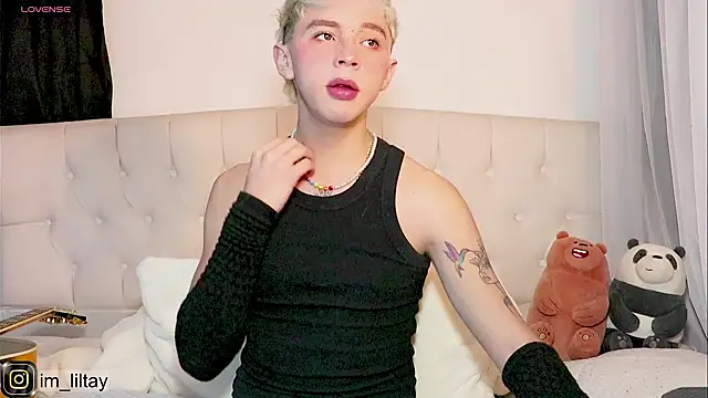 Snapshot of lil_tay_ chatting on February 22, 1:55 am lil tay online show from February 22, 1:55 am
