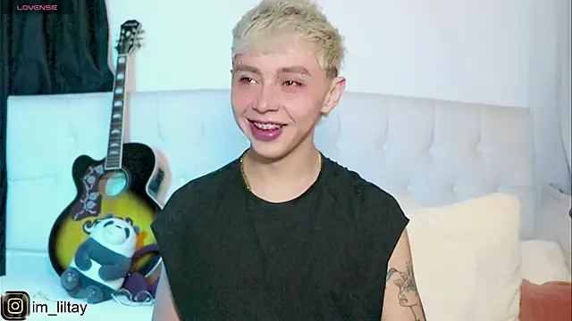 Snapshot of lil_tay_ chatting on February 23, 11:58 pm lil tay online show from February 23, 11:58 pm