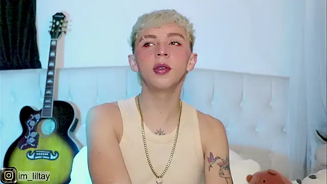 Snapshot of lil_tay_ chatting on February 25, 12:58 am lil tay online show from February 25, 12:58 am