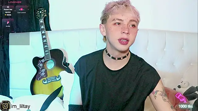Snapshot of lil_tay_ chatting on February 28, 3:15 am lil tay online show from February 28, 3:15 am