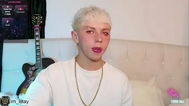 Snapshot of lil_tay_ chatting on March 3, 1:21 am lil tay online show from March 3, 1:21 am