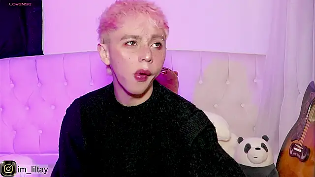 Snapshot of lil_tay_ chatting on March 8, 1:50 am lil tay online show from March 8, 1:50 am