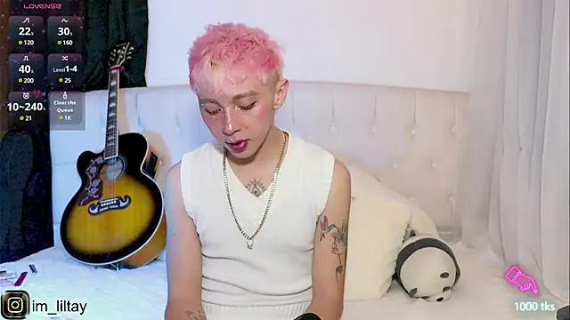Snapshot of lil_tay_ chatting on March 8, 4:56 am lil tay online show from March 8, 4:56 am