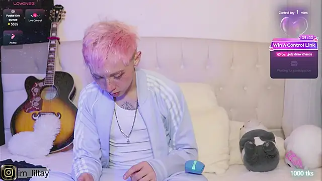 Snapshot of lil_tay_ chatting on March 10, 2:06 am lil tay online show from March 10, 2:06 am