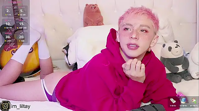 Snapshot of lil_tay_ chatting on March 10, 5:11 am lil tay online show from March 10, 5:11 am
