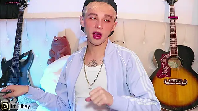 Snapshot of lil_tay_ chatting on March 20, 1:46 am lil tay online show from March 20, 1:46 am