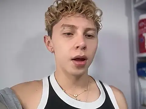 Snapshot of lil_tay_ chatting on July 25, 10:07 pm lil tay online show from July 25, 10:07 pm