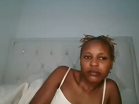 Snapshot of Candykitten chatting on March 8, 5:07 am Candykitten online show from March 8, 5:07 am