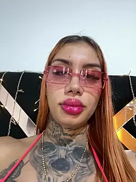 Snapshot of Zaratattoox chatting on November 3, 3:35 pm Zaratattoox online show from November 3, 3:35 pm