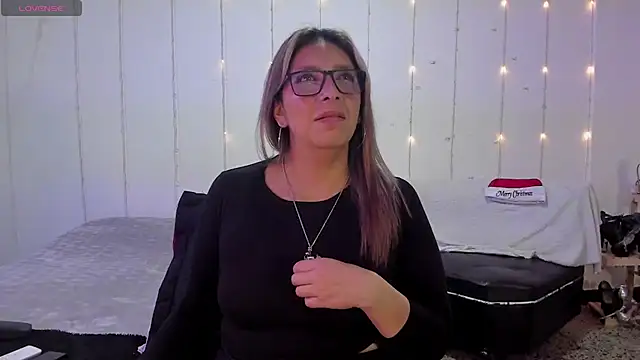 Snapshot of MichelleManson chatting on December 28, 3:15 am MichelleManson online show from December 28, 3:15 am