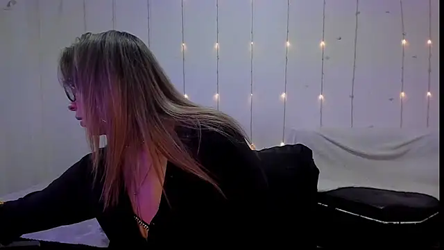 Snapshot of MichelleManson chatting on January 31, 10:10 am MichelleManson online show from January 31, 10:10 am