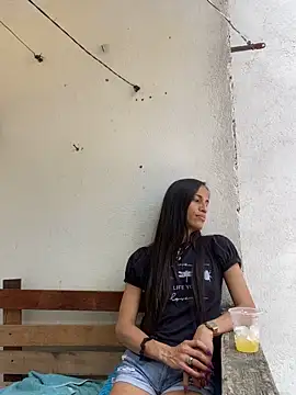 AlexaWarner online show from February 28, 6:09 pm