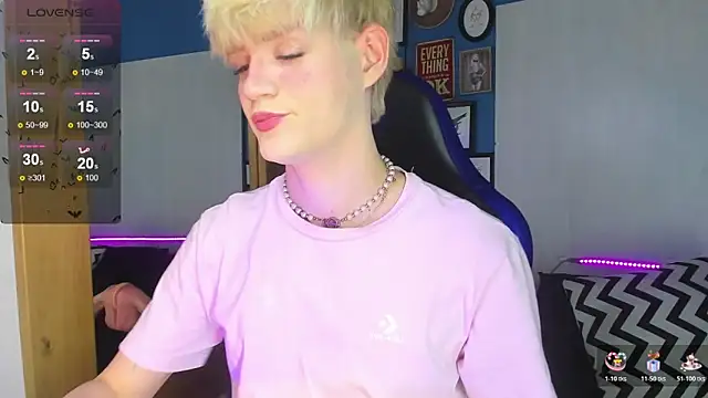 VladHellsing4 online show from November 22, 2:38 pm