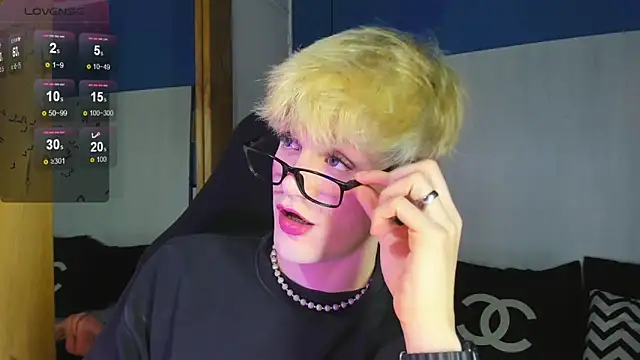 VladHellsing4 online show from November 26, 2:29 pm