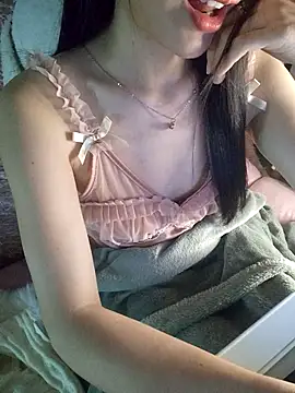 Snapshot of Lovely_kute chatting on December 20, 10:50 pm Lovely kute online show from December 20, 10:50 pm