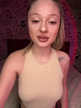 Snapshot of Kimsweet7 chatting on December 28, 6:18 pm Kimsweet7 online show from December 28, 6:18 pm