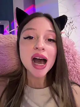 Snapshot of Kimsweet7 chatting on March 4, 8:05 pm Kimsweet7 online show from March 4, 8:05 pm