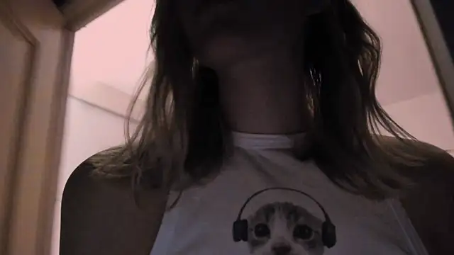 Snapshot of MiaDavis21 chatting on February 6, 9:06 pm MiaDavis21 online show from February 6, 9:06 pm