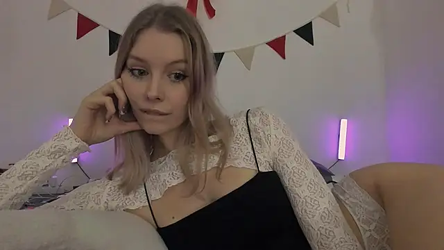 Snapshot of MiaDavis21 chatting on March 7, 5:38 pm MiaDavis21 online show from March 7, 5:38 pm