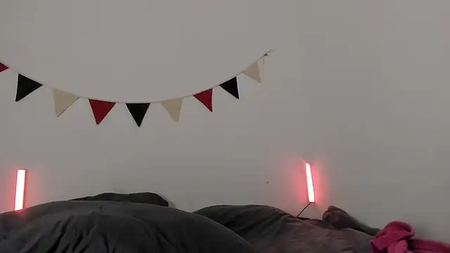 Snapshot of MiaDavis21 chatting on October 16, 5:47 pm MiaDavis21 online show from October 16, 5:47 pm