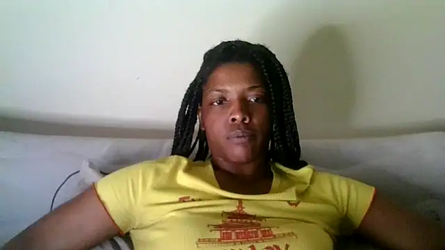 Snapshot of CaramelGoddessxoxo chatting on May 13, 5:05 am CaramelGoddessxoxo online show from May 13, 5:05 am