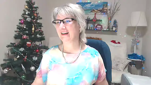 FleurMays online show from December 19, 5:36 am