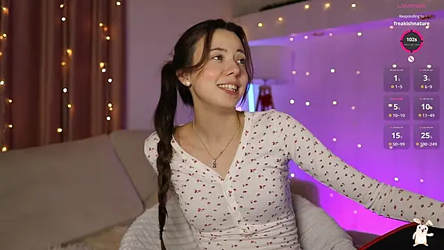 Snapshot of Goldy_Grace_ chatting on January 14, 5:56 pm Goldy Grace  online show from January 14, 5:56 pm