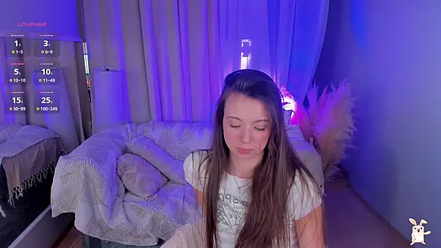 Snapshot of Goldy_Grace_ chatting on February 19, 6:10 pm Goldy Grace  online show from February 19, 6:10 pm