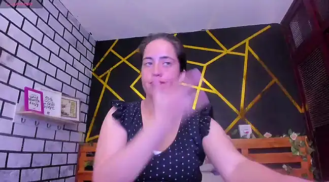 kathina giraldo online show from December 12, 1:39 pm