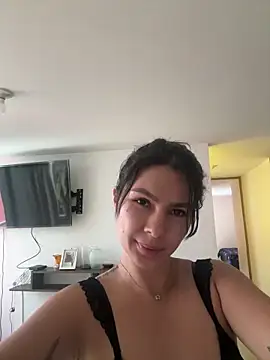 SofiaG  online show from February 6, 2:15 pm