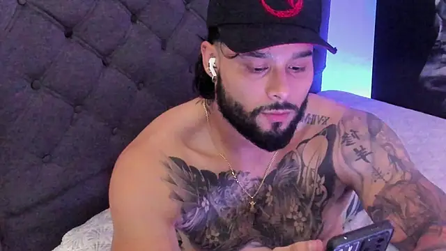 Snapshot of jeremygerard_ chatting on October 4, 7:06 am jeremygerard online show from October 4, 7:06 am