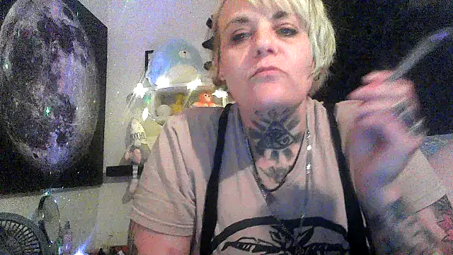 Hunniebunnie78 online show from June 15, 3:31 am