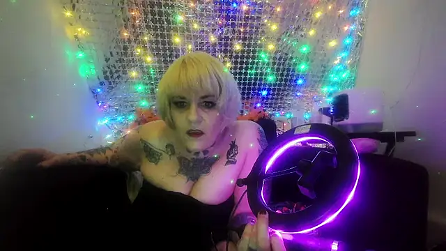 Hunniebunnie78 online show from July 26, 3:04 am