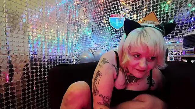 Hunniebunnie78 online show from August 2, 11:25 pm