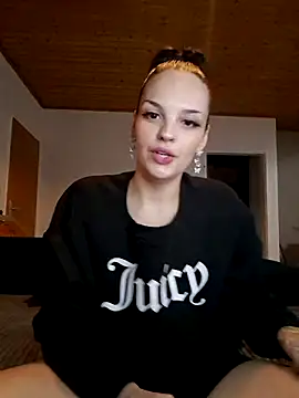 Snapshot of Jujuicy_97 chatting on January 30, 8:32 am Jujuicy 97 online show from January 30, 8:32 am