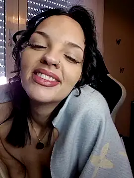 Snapshot of Jujuicy_97 chatting on March 10, 9:10 am Jujuicy 97 online show from March 10, 9:10 am