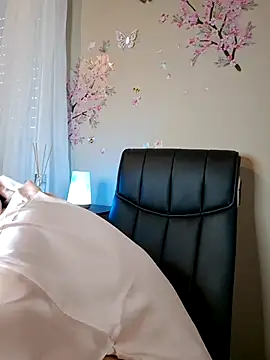 Snapshot of Jujuicy_97 chatting on March 21, 4:40 pm Jujuicy 97 online show from March 21, 4:40 pm