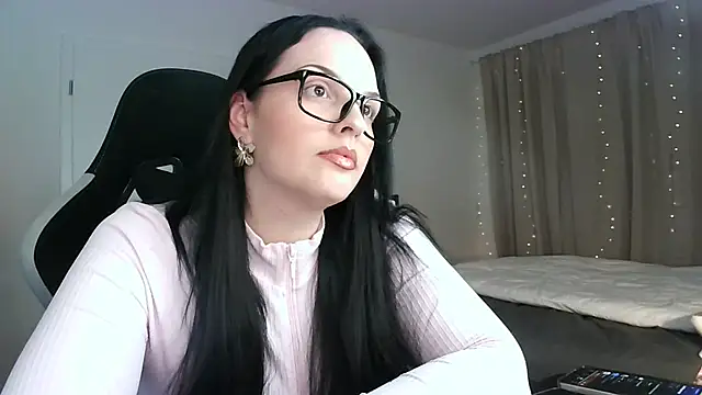 Snapshot of Jujuicy_97 chatting on October 20, 5:35 pm Jujuicy 97 online show from October 20, 5:35 pm